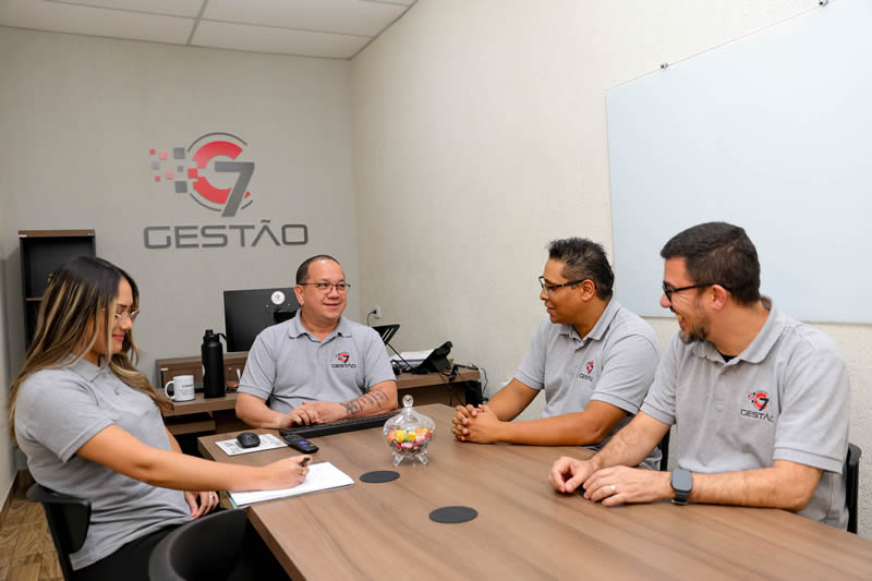 Equipe de suporte em reunião